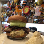 ICON - ペッパーペッパーペッパーペッパーベーコンバーガー¥1950