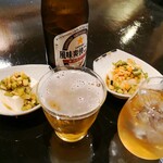 食家あさくさ - お通し、瓶ビール（風味爽快ニシテ）、鶴齢梅酒