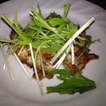 レストラン・ロマネ - ほどよく脂の落ちた豚ばら肉の香草焼き