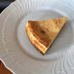 名次珈琲店 - ⚫︎レモンの効いたベイクドチーズケーキ。爽やかにレモンが香って、しっとり美味しいです♡