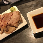 弘明寺丿貫 - 炙り肉刺し　680円