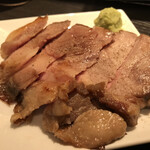 弘明寺丿貫 - 炙り肉刺し　680円