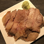 弘明寺丿貫 - 炙り肉刺し　680円