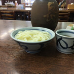 長田うどん - うどん好きな人は夏でも釜揚げ食べるんよ
      こわいよね…