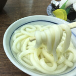 長田うどん - もっちりしてる！冷やすと硬くなり
      また違った食感になる