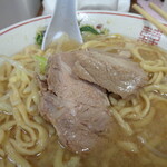 ラーメン二郎 - 程よく温まった豚