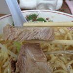 ラーメン二郎 - サクッと噛み切れます