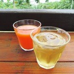 Shima Yasai Kafe Ri Harou Bichi - ドリンクバーの「健康ＭＩＸジュース」「パインさんぴん茶」