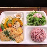 島野菜カフェ Re:Hellow BEACH - たっぷり島野菜プレート\１１００