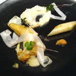 フロリレージュ - 仏産ホワイトアスパラガスの塩釜焼き アスパラムース、ウニと烏賊添え