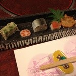 今半 別館 - 季節の前菜・・・　鮎のお寿司　ホタテせんべい　他