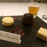 ラ クレリエール - 2020.6.  マンゴーと紅茶のゼリー・レモンマカロン・カヌレ・バニラチーズケーキ