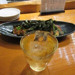 魚虎 - 魔王の梅酒 550円、山芋とネギのバター焼 780円