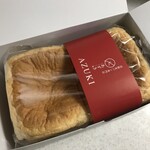 高級食パン専門店 あずき - AZUKI食パン 1.5斤 1250円(税込)・専用BOX 100円