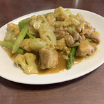 桃園 - 鶏肉とカリフラワーとアスパラのカレー炒め