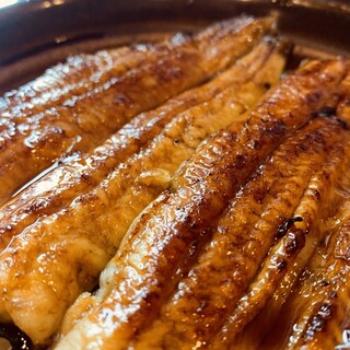 Charcoal-grilled eel Kamameshi (rice cooked in a pot)