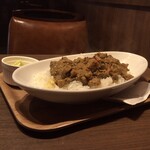 やば珈琲店 - たっぷり根菜のドライキーマカレー（大盛り）