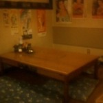 酔磨銭（すいません） - 手前座敷左側テーブルの写真です。右にも座敷スペース、テーブルがあります