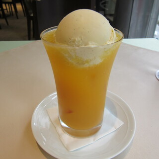 LINTARO CAFE - オレンジクリームソーダ　950円