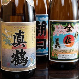 More than 50 types of authentic shochu from Kyushu! We also have various types of water available.