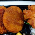 Karaagenooodakaya - 左からメンチカツ、牛肉コロッケ、唐揚げ