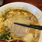 ドラごんち - チャーシューは見えないところに２枚隠れています