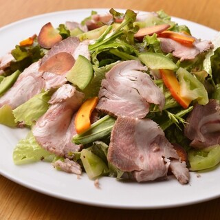 After Taste - 自家製イベリコ豚の燻製サラダ／イベリコ豚のサラダプレート