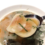 ラトリエ ドゥ ジョエル・ロブション - フォアグラのラヴィオリを浮かべたハーブ入りブイヨンスープ