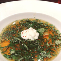 ラトリエ ドゥ ジョエル・ロブション - フォアグラのラヴィオリを浮かべたハーブ入りブイヨンスープ