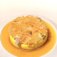 ラトリエ ドゥ ジョエル・ロブション - エキゾチックフルーツのチーズケーキ スペキュロスのサブレと共に