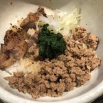 鴨出汁中華蕎麦 麺屋yoshiki - 炙り鴨肉と鴨挽肉丼