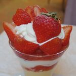 資生堂パーラー - 新潟産 越後姫のスペシャルストロベリーパフェ