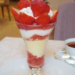資生堂パーラー - 新潟産 越後姫のスペシャルストロベリーパフェ