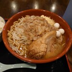 ラーメン パワースポット - 豚は、端の太肉❗食べ応えアリ、脂マシマシ