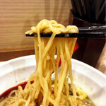 拉麺大公 - 【限定】チーズon・miso混ぜそば(追い飯付)、麺リフトアップ