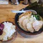 麺や 笑味寿 - 塩ラーメン＋トッピングチャーシュー＋ライス2020.07.07
