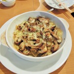Aozora Ka Fe Dainingu - 3種のキノコとジャガイモのオーブン焼き