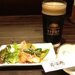 炭菜房 - ミミガーの薫製と黒ビール生
