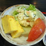 千代寿司 - 玉子入りサラダ