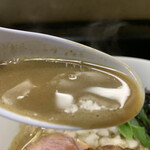 麺処 晴 - 塩分高めでビターが強くめちゃ旨なスープ