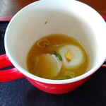 宝殿 - カツカレーについてきたスープにもラーメンの具材！