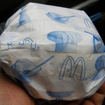 マクドナルド - 「チキンクリスプマフィン」はエコな紙包み～で、名前は書かれていません～・・・その辺、私的には好感が持てますね！