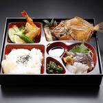 樫野釣公園センターレストラン - 【釣公園定食】　新鮮な刺身と煮魚を日替わりでご提供！