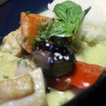 Oyster Bar MABUI - 若鶏とゴロゴロ野菜のグリーンカレー