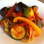 Oyster Bar MABUI - 夏野菜とベーコンのトマトパスタ