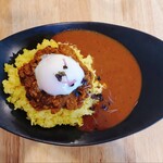 欧風カレー PLUS - 欧風カレーにキーマカレーの合がけカレー+300円