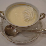 アズ フィノム - 冷たい桃のスープ