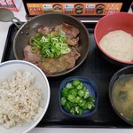 Yoshinoya - 牛たん麦とろ御膳　954円