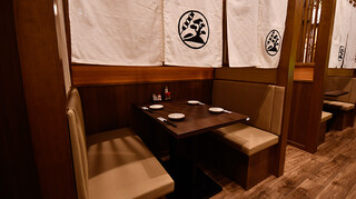 Kushiyaki Kuromatsuya - テーブル席半個室