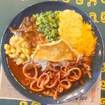 ロイヤルグリーン レストランアンドバー - イカのカレー(上から)